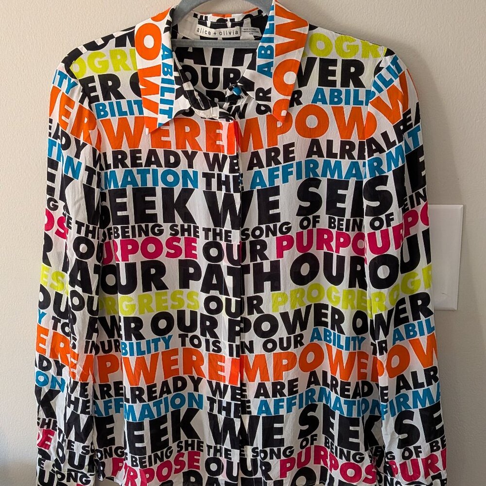 Alice + Olivia Willa Silk Blouse Feminism Empowerment Print White Black Size M